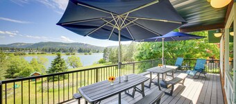 ~ 10 Mi to Newport: Pend Oreille Riverfront Cabin