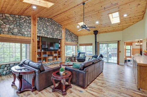 Mi-wuk Village Vacation Rental w/ Multi-level Deck