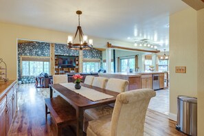 House (4 Bedrooms) | Interior - Mi-wuk Village Vacation Rental w/ Multi-level Deck (Mi-Wuk Village)