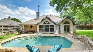 House (4 Bedrooms) | Front of property