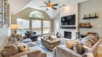 House (4 Bedrooms) | Interior