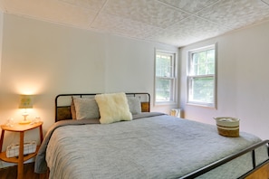 House (1 Bedroom) | 1 bedroom, bed sheets
