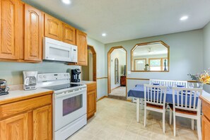 House (2 Bedrooms) | Interior