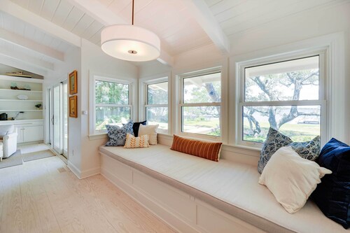 Waterfront Pine Knoll Shores Home on Bogue Sound!