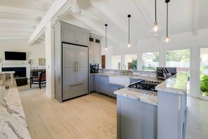 Microwave, oven, stovetop, dishwasher - Waterfront Pine Knoll Shores Home on Bogue Sound! (Pine Knoll Shores)