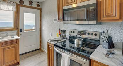 Mountain Retreat w/ Fire Pit in Flat Rock!