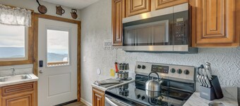 Mountain Retreat w/ Fire Pit in Flat Rock!