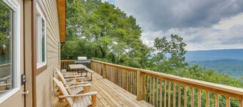 Mountain Retreat w/ Fire Pit in Flat Rock!