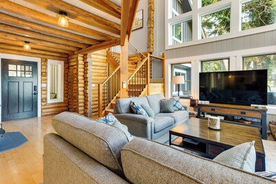 Gorgeous Long Lake Home w/ Dock, Kayak, SUP & More
