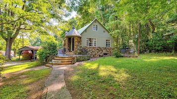 Cottage (4 Bedrooms) | Front of property
