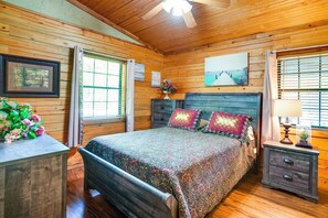 House (1 Bedroom) | Interior - Kilgore Gem: Pet-friendly Cabin w/ Duck Pond! (Kilgore)