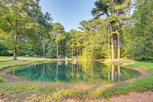 Kilgore Gem: Pet-friendly Cabin w/ Duck Pond!