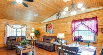 Kilgore Gem: Pet-friendly Cabin w/ Duck Pond!