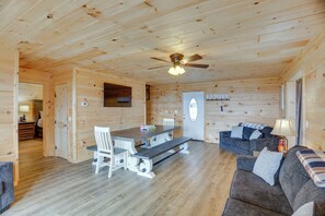 House (3 Bedrooms) | Interior