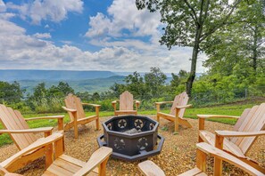 House (3 Bedrooms) | Interior - Mtn-view Gem: Flat Rock Retreat w/ Deck & Grill! (Flat Rock)