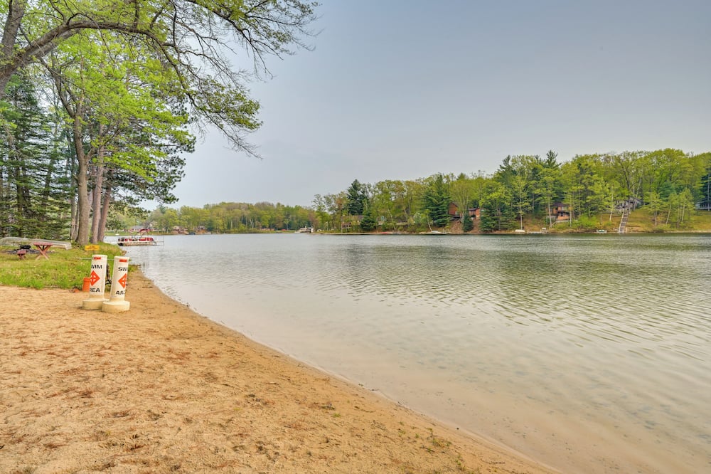 Harrison Cabin w/ Fire Pit & Elbow Lake Access! - Clare County, MI