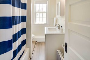 Apartment (3 Bedrooms) | Interior - Warren Vacation Rental, Walk to Warren Town Beach (Warren)