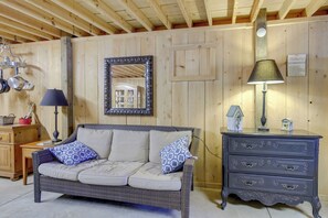 Apartment (0 Bedroom) | Interior