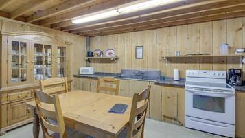 Apartment (0 Bedroom) | Interior