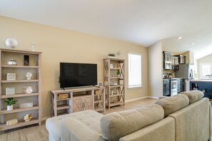 House (4 Bedrooms) | Front of property