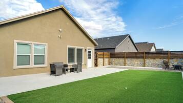 House (4 Bedrooms) | Interior