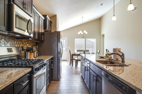 House (4 Bedrooms) | Interior