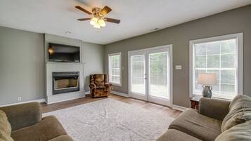 House (3 Bedrooms) | Interior