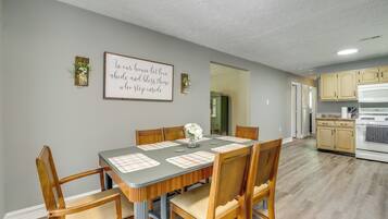 House (3 Bedrooms) | Interior