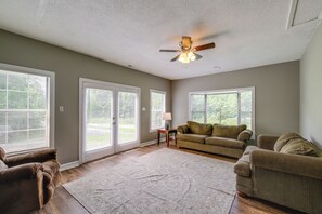 House (3 Bedrooms) | Interior