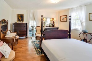 Interior - Historic Warren Vacation Rental: Walk to Beaches! (Warren)