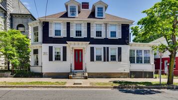 Apartment (2 Bedrooms) | Front of property