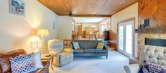 Hart Haven w/ Cozy Fireplace, Deck & Grill!