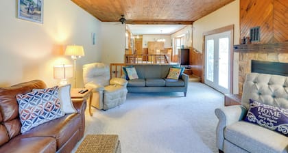 Hart Haven w/ Cozy Fireplace, Deck & Grill!