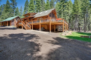 Exterior - Lake Almanor Cabin w/ Deck & Beach Access (Westwood)