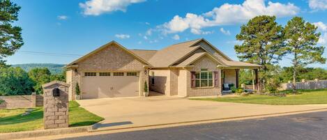 House (3 Bedrooms) | Front of property