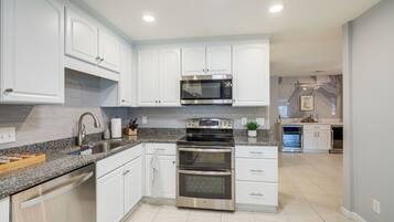 單棟房屋 (4 Bedrooms) | 內部