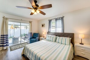 Apartment (3 Bedrooms) | 3 bedrooms, laptop workspace, free cots/infant beds, bed sheets - Breezy Englewood Condo w/ Community Pool! (Englewood)
