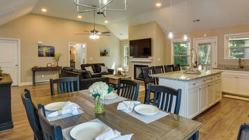 House (3 Bedrooms) | Interior