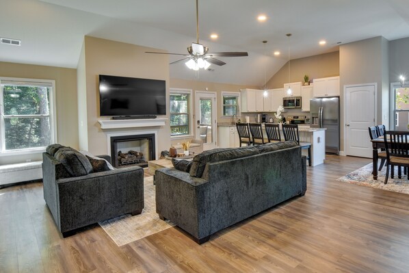 House (3 Bedrooms) | Interior