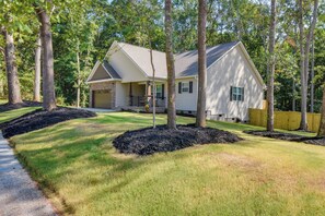 Interior - Charming Pendleton Retreat ~ 5 Mi to Clemson! (Pendleton)