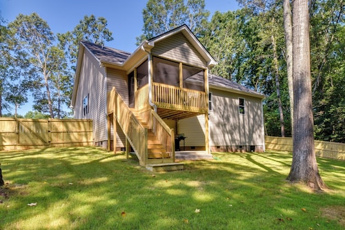 Charming Pendleton Retreat ~ 5 Mi to Clemson!