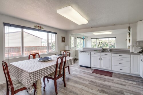 Winchester Bay Vacation Rental Near Dunes & Atv!