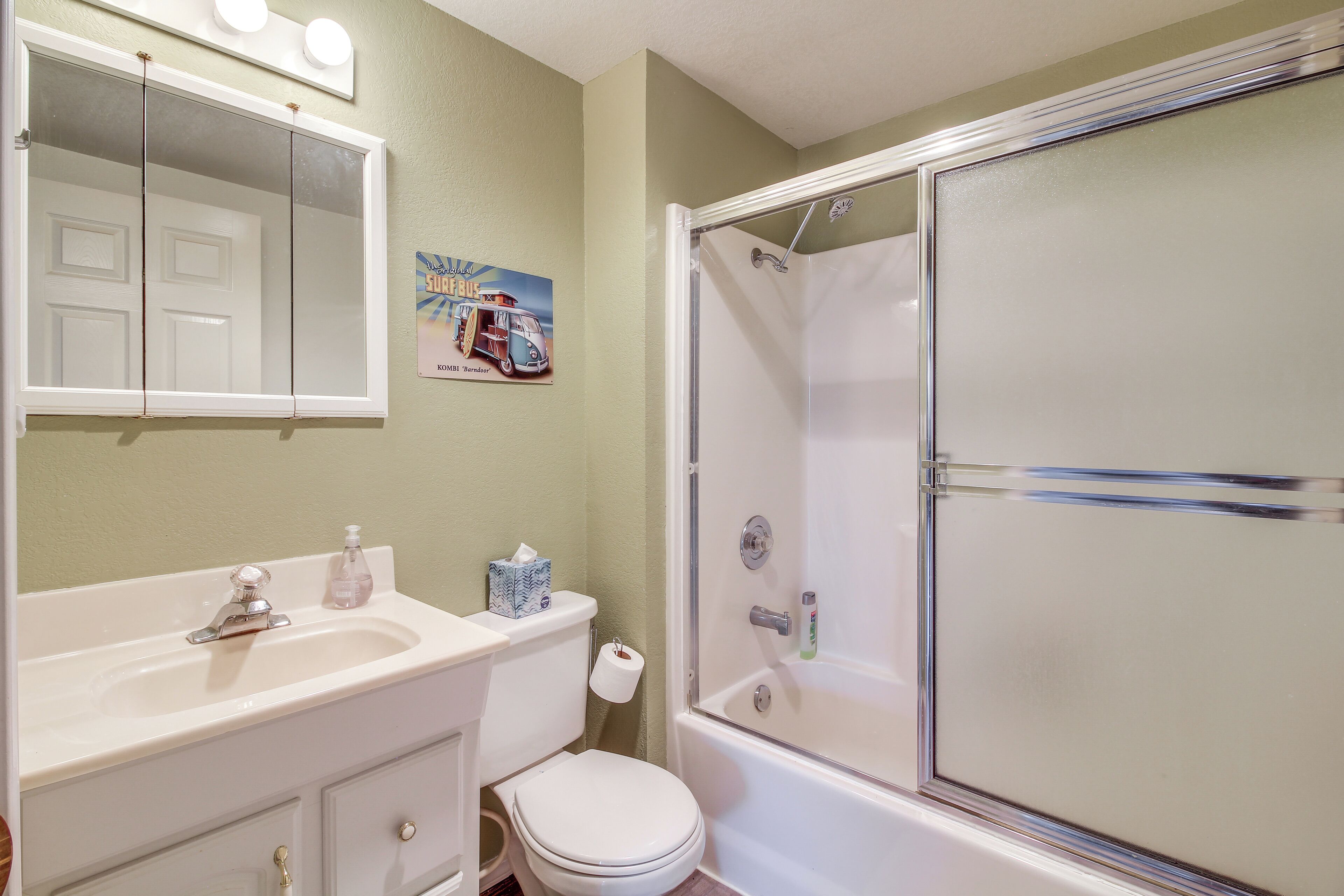 A bathroom with a white sink, toilet, and bathtub.