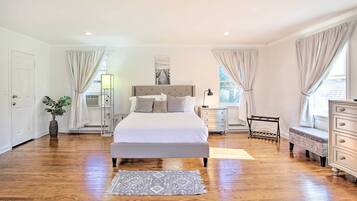 House (2 Bedrooms) | 2 bedrooms, laptop workspace, iron/ironing board, bed sheets