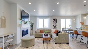 House (3 Bedrooms) | Interior