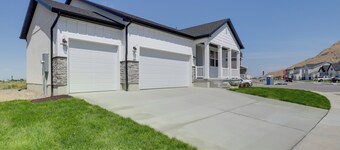 Modern Lake Point Home - 1 Mi to Great Salt Lake!