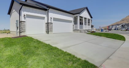 Modern Lake Point Home - 1 Mi to Great Salt Lake!