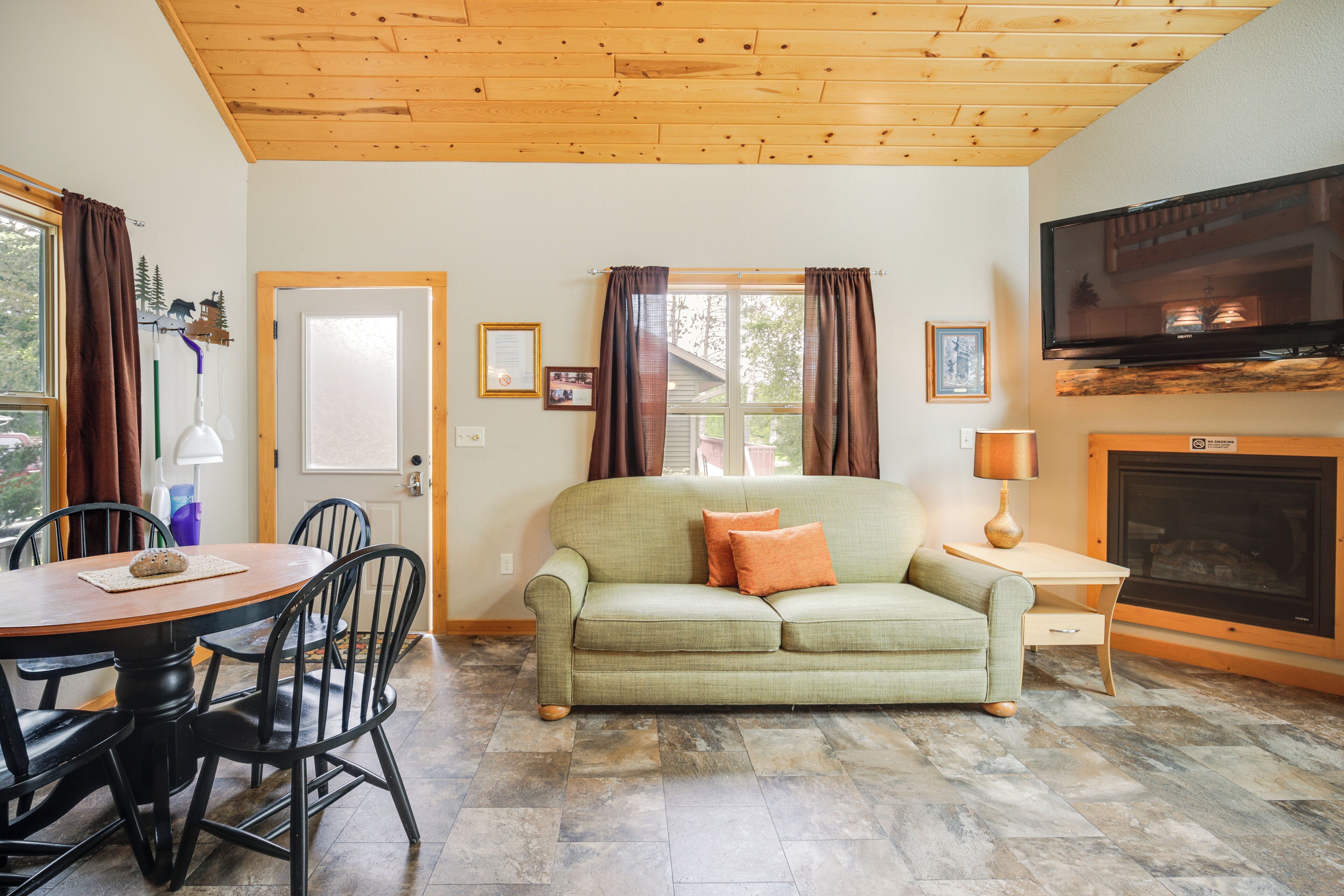 House (2 Bedrooms) | Interior