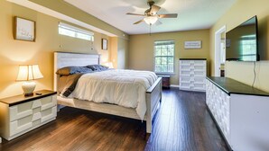 House (5 Bedrooms) | Interior - Crestview Vacation Rental: Day Trip to Destin! (Crestview)