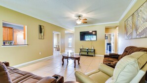 House (5 Bedrooms) | Living area - Crestview Vacation Rental: Day Trip to Destin! (Crestview)